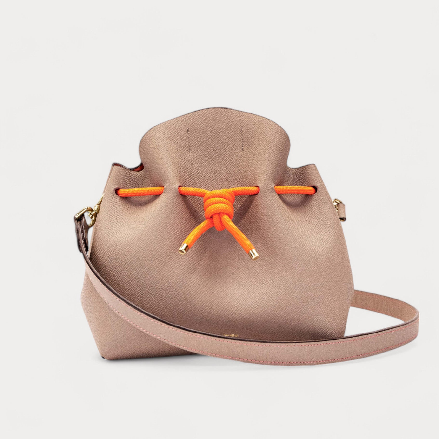 Sac seau en cuir sur mesure - bandoulière cuir - PBM - Atelier Penso de face