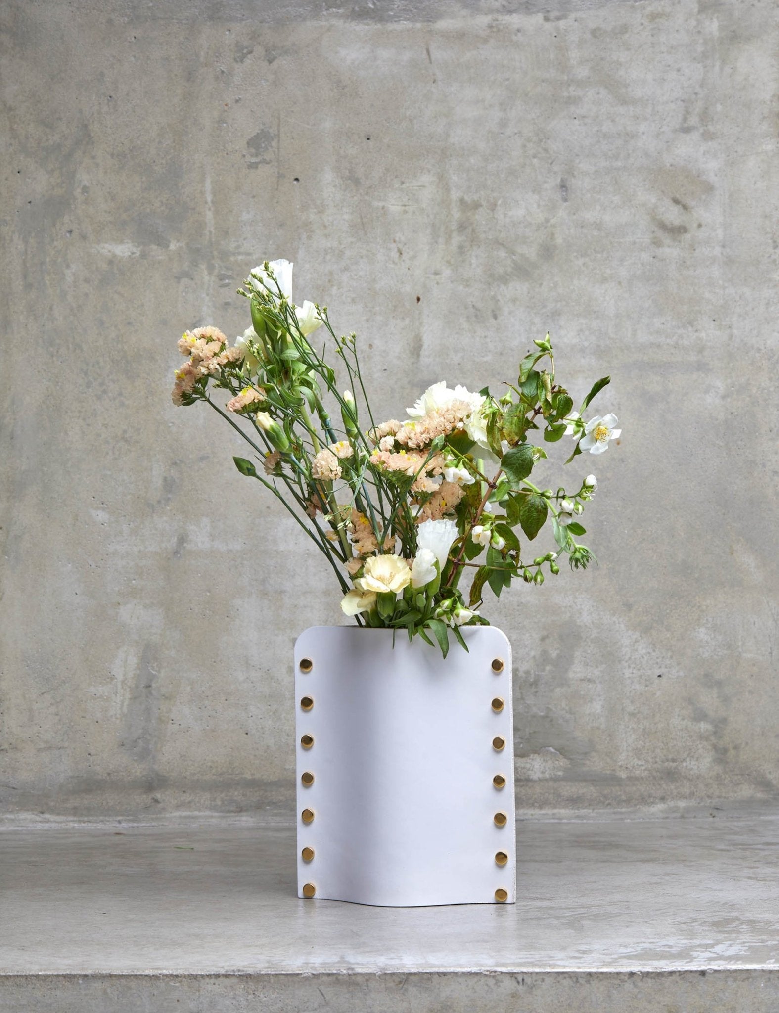 Vase en cuir - Bauhaus Stellar S Arctic - Atelier Penso