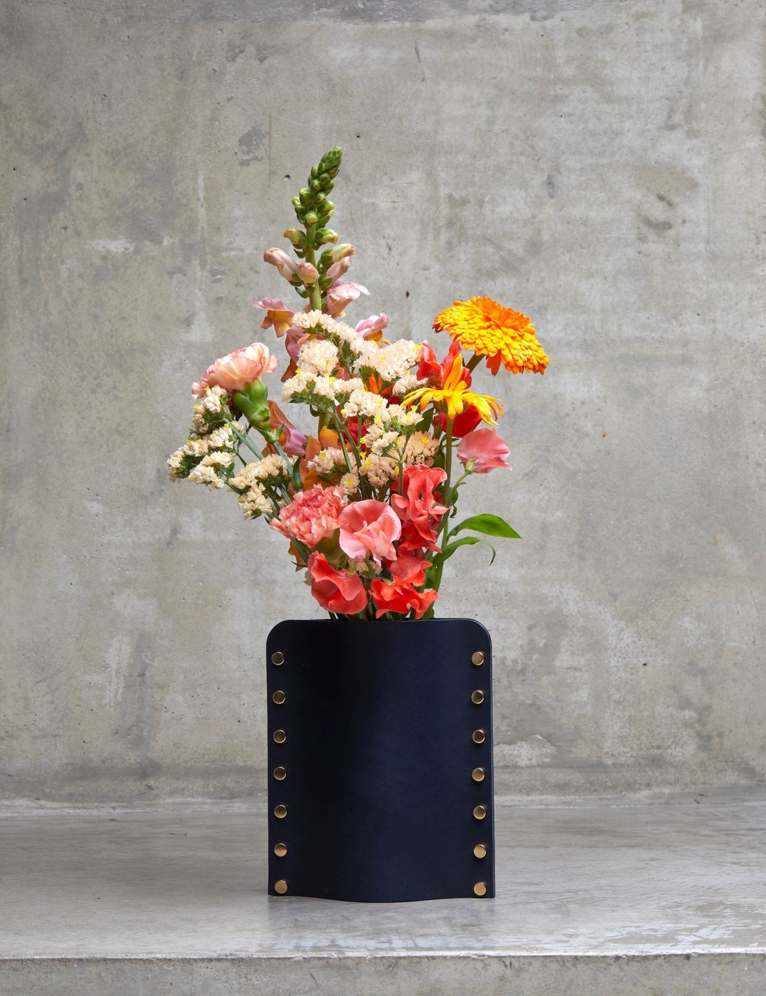 Vase en cuir - Bauhaus Stellar S Minuit - Atelier Penso