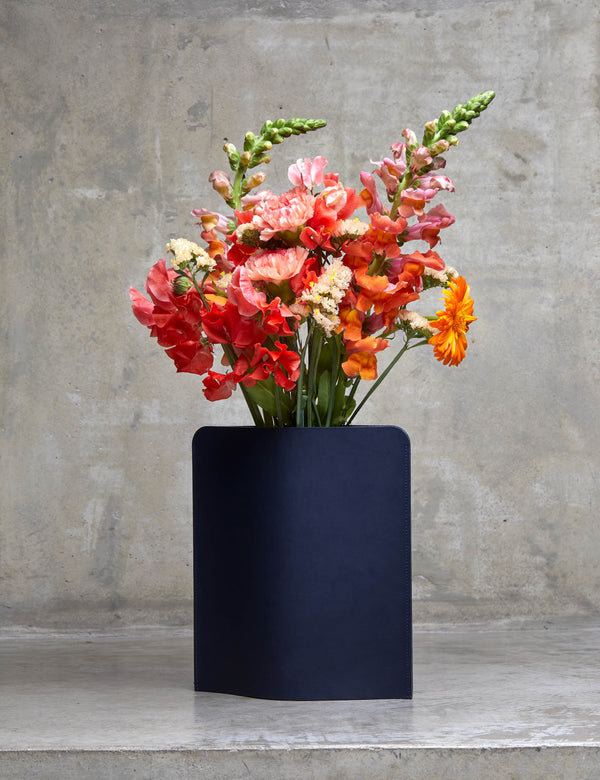 Vase en cuir - Bauhaus Minuit